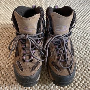Like new Vasque Breeze 2.0 Gore-Tex hiking boot